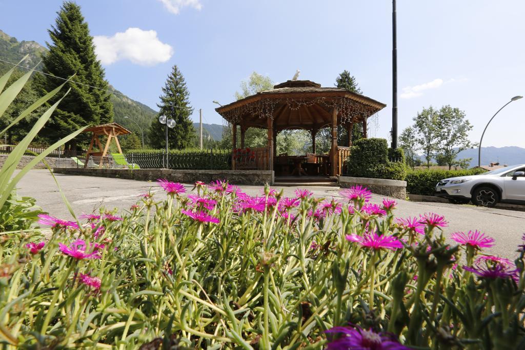 קסטיונה דלה פרסולאנה Hotel Pineta מראה חיצוני תמונה