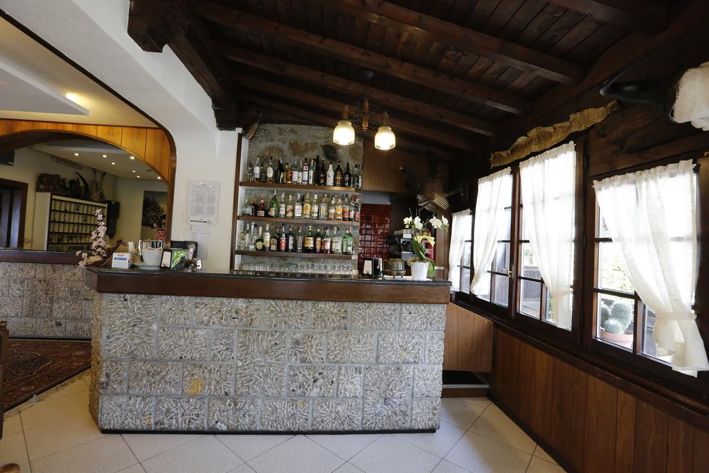 קסטיונה דלה פרסולאנה Hotel Pineta מראה חיצוני תמונה
