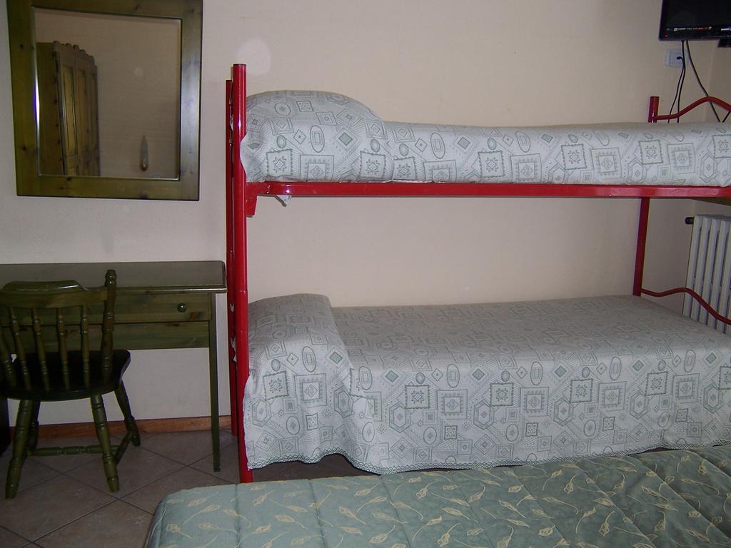 קסטיונה דלה פרסולאנה Hotel Pineta חדר תמונה