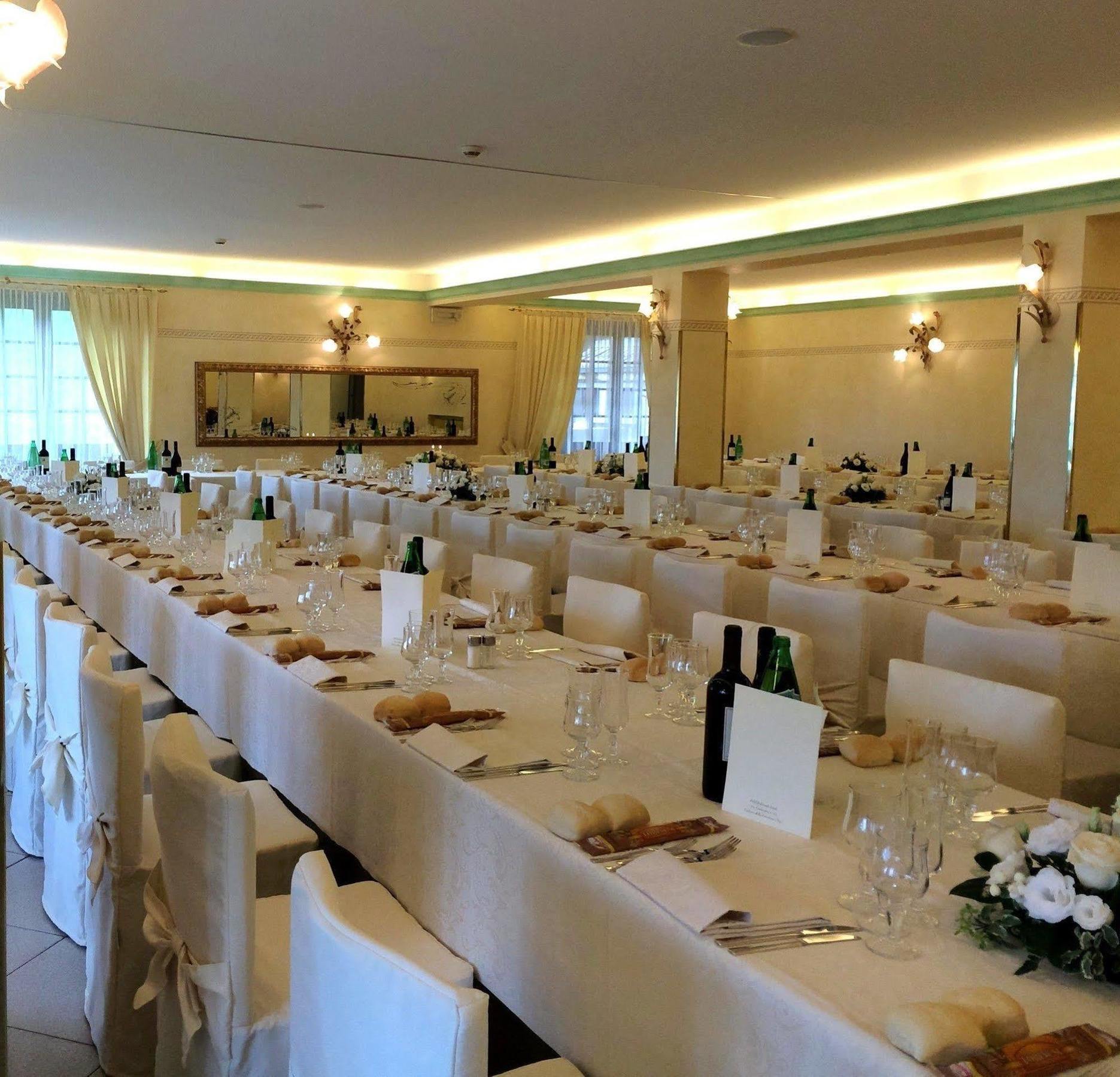 קסטיונה דלה פרסולאנה Hotel Pineta מראה חיצוני תמונה