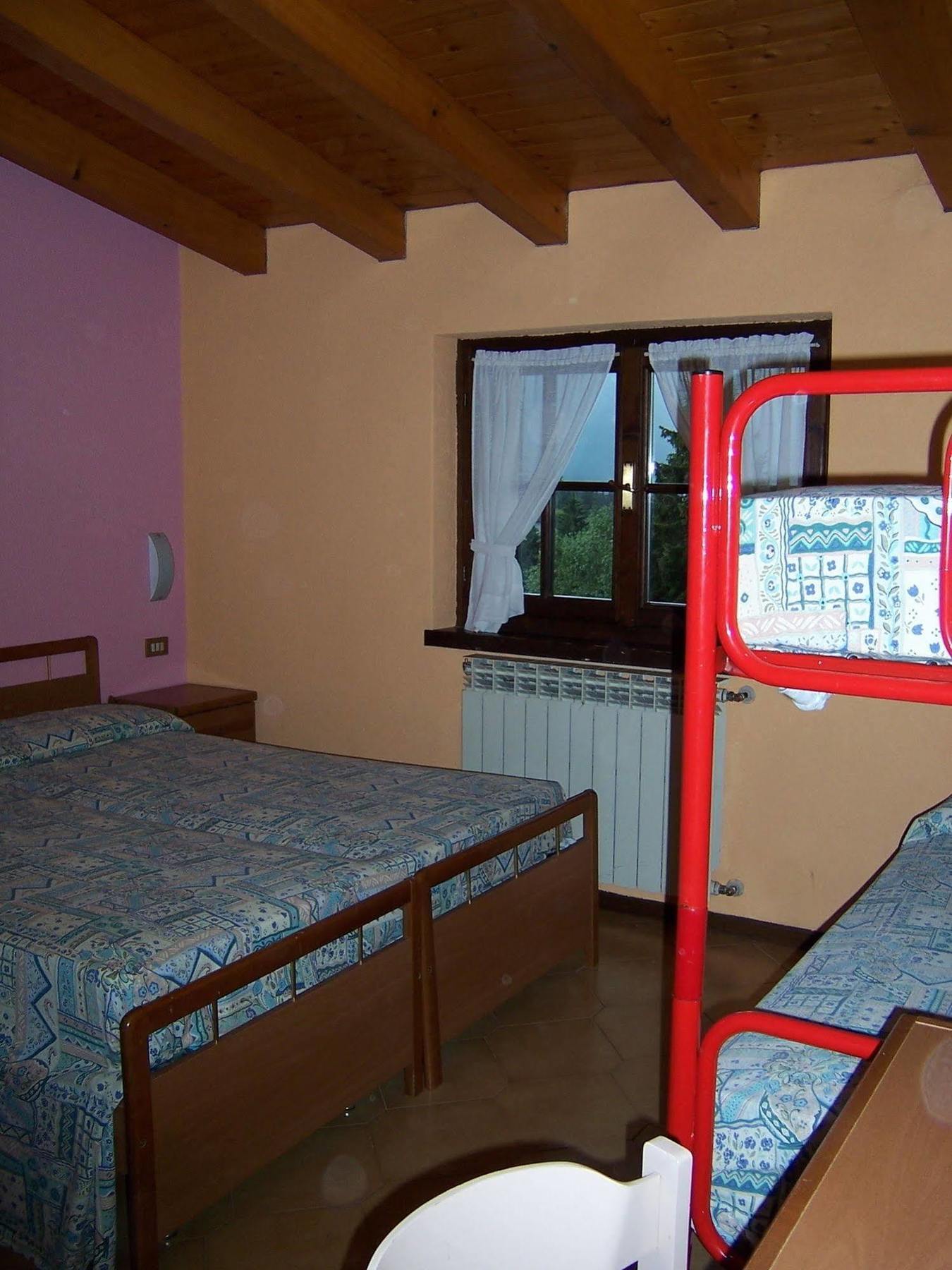 קסטיונה דלה פרסולאנה Hotel Pineta מראה חיצוני תמונה
